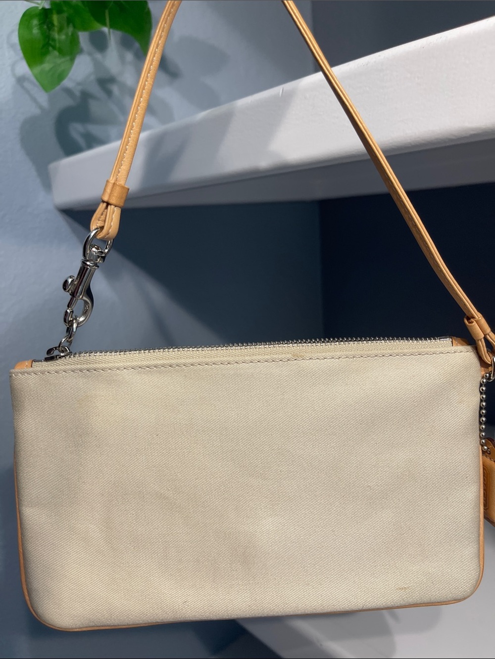Coach Cream Leather Wristlet with Tan Trim - Picture 3 of 4